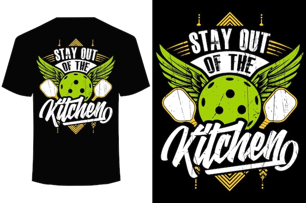 Vettore stai fuori dalla cucina divertente pickle ball t-shirt design