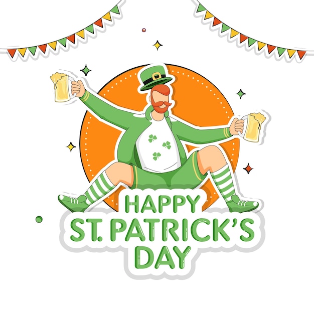 Наклейка в стиле Happy St Patricks Day Font с мультяшным Лепреконом Человек, держащий пивные кружки Бантинг Флаги на оранжевом и белом фоне