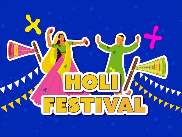 Шрифт фестиваля холи в стиле стикера с индийской парой, бросающей цветные воздушные шары друг в друга, громкоговоритель и флаги на синем фоне