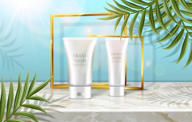 Реклама летней косметики с пальмами и флаконами с кремом с солнечными пятнами и золотыми рамками