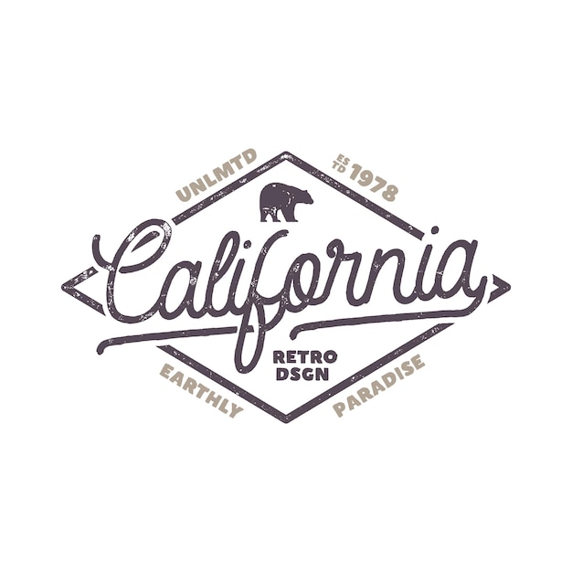 곰과 타이포그래피 요소가 있는 여름 캘리포니아 레이블입니다. 티셔츠, 엠블럼, 머그, 의류 디자인, 의류 및 기타 정체성을 위한 복고풍 서핑 스타일. 스톡 벡터 흰색 배경에 고립입니다.