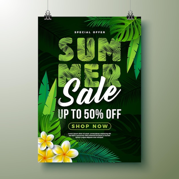 Дизайн летней распродажи с цветами и экзотическими пальмовыми листьями на фоне тропических цветочных растений