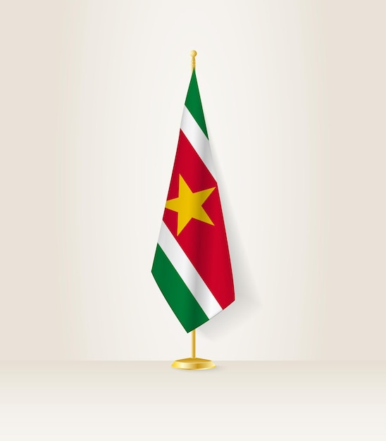 Surinaamse vlag op een vlaggenstandaard