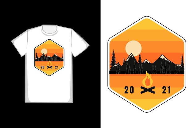 T-shirt silhouet berg dennenboom vreugdevuur zonsondergang