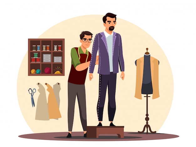 Sarto che lavora al costume del cliente presso l'atelier