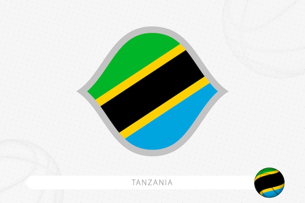 Флаг Танзании для соревнований по баскетболу на сером фоне баскетбола.
