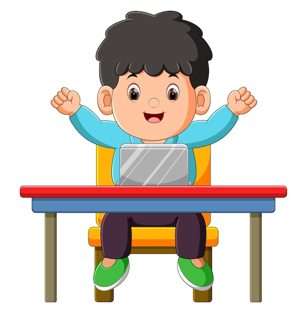 少年はラップトップで宿題を終えてとても幸せです