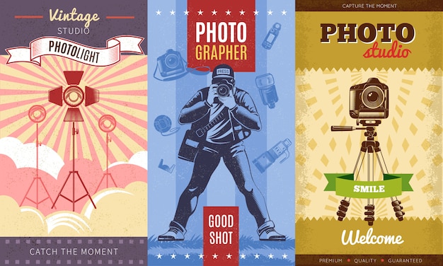 Три цветных винтажных плаката фотографа с винтажной фотостудией «фотолайт».