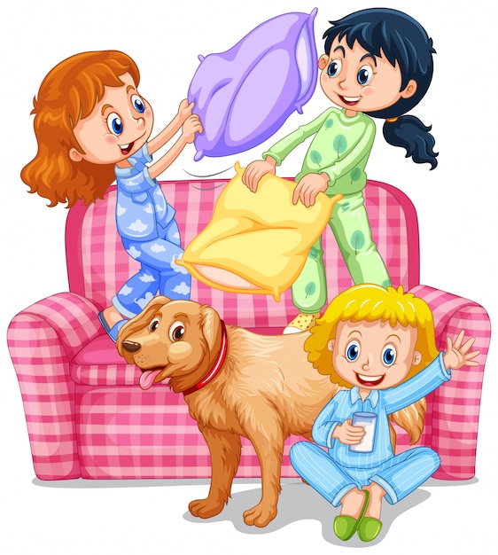 Tre ragazze che giocano a cuscino combattono al pigiama party