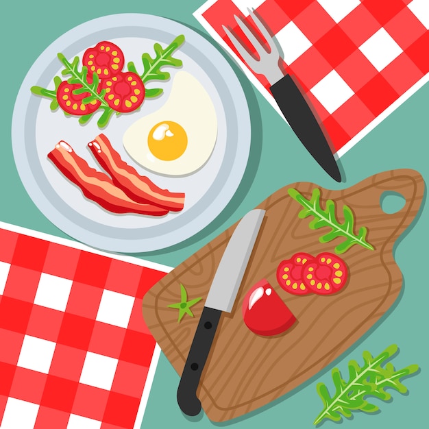 Vista dall'alto del tavolo, piatto con uova, pancetta, lattuga e pomodori. tagliere con pomodoro tagliato, coltello e forchetta.