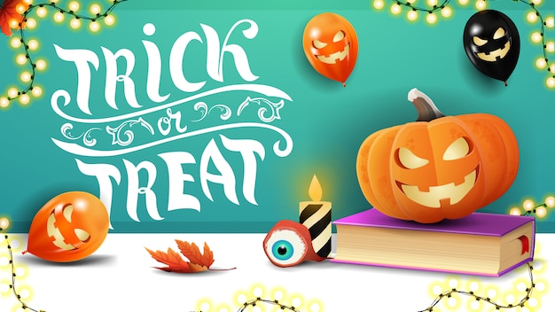Vector trick or treat, horizontale groene wenskaart met halloween-ballonnen, slinger, spreukenboek en pompoen jack
