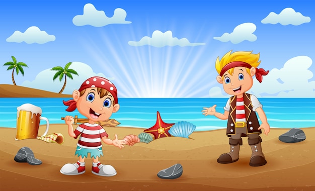 Due bambini pirata in spiaggia