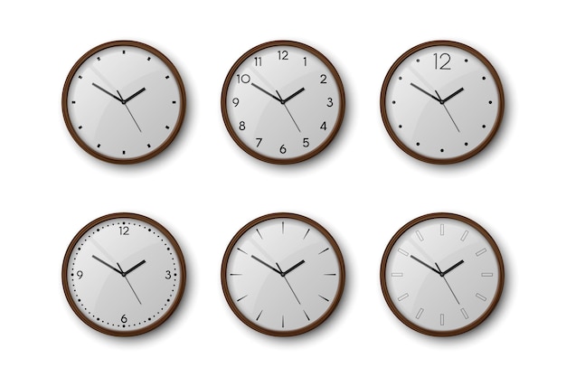 Векторные 3d реалистичные коричневые деревянные настенные офисные часы набор иконок изолированы на белом белом циферблате шаблон макета настенных часов крупным планом для брендинга и рекламы вид сверху спереди