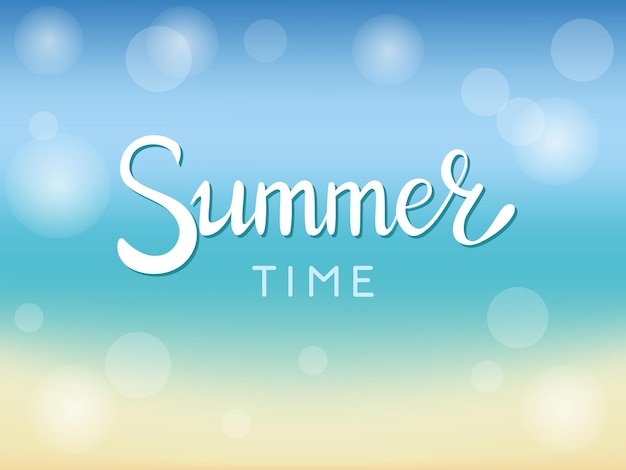 Vector hand getrokken tekst zomertijd Geïsoleerde witte belettering zin op strand achtergrond wazig