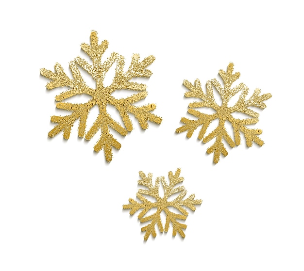Fiocchi di neve dorati realistici di vettore con struttura scintillante. decorazione tradizionale per le vacanze invernali.