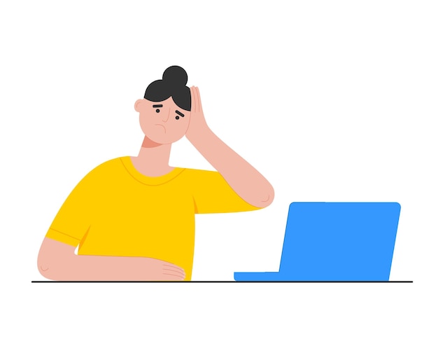 Vermoeide trieste vrouw die op laptop werkt stress vanwege overbelasting van het professionele burn-outkantoor