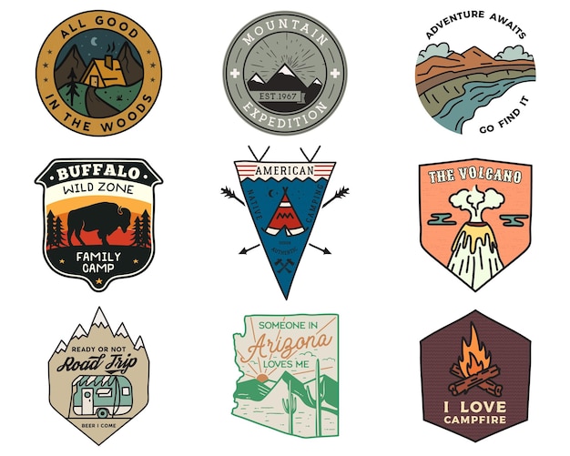 Vintage bergcamping badges logo's set, Adventure patches. Handgetekende stickers ontwerpen bundel. Reisexpeditie, wandellabels. Buitensporten emblemen. Logo's collectie. Voorraad vector.