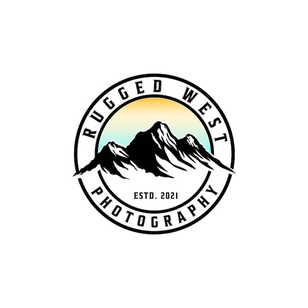 Vettore logo badge montagna vintage disegnato a mano