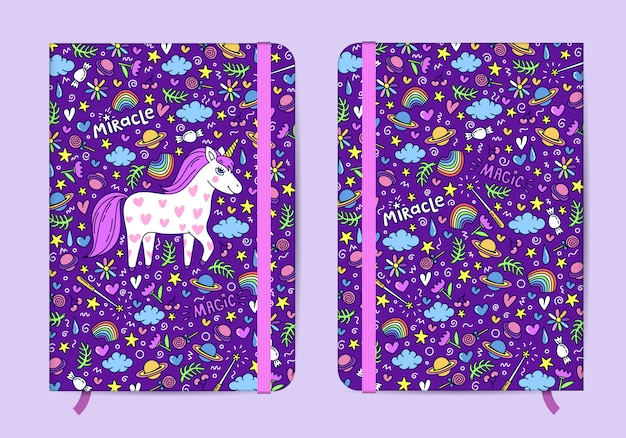 Modello di quaderno viola con elastico e segnalibro con modello di unicorno disegnato a mano sveglio.