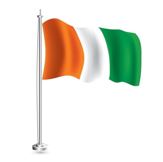 Vlag van Ivoorkust geïsoleerd Realistische golfvlag van het land van Ivoorkust op vlaggenmast