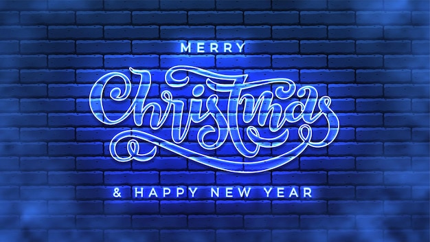 Vrolijk kerstfeest Gelukkig Nieuwjaar hand belettering neon teken Nacht helder fluorescerend blauw lichtgevende uithangbord banner Gloeiende Xmas trendy poster Frosty mist koud neonlicht op zwarte bakstenen muur achtergrond