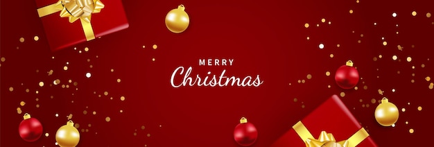 Vrolijke kersttekst op een rode achtergrond met rode en gouden decoratieballen