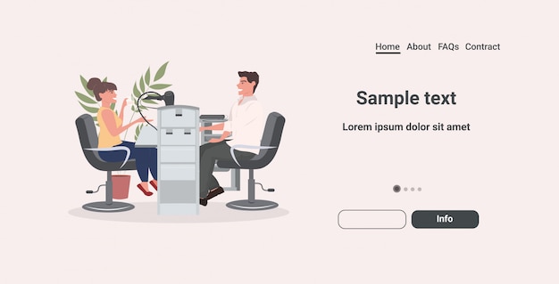 vrouw bespreken met man tijdens vergadering nagelverzorging werkplek schoonheidssalon kopie ruimte horizontale volledige lengte kopie ruimte