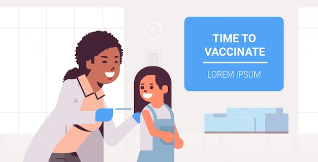Vector vrouwelijke arts kinderarts vaccin injectie injectie gegeven aan meisje tijd om concept geneeskunde gezondheidszorg concept platte portret horizontale kopie ruimte te vaccineren