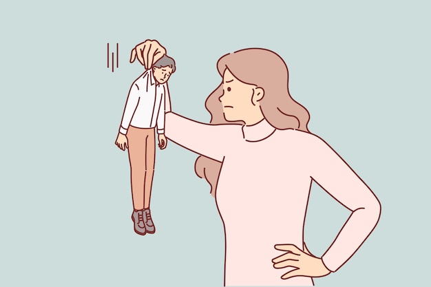Vrouwelijke ondergeschikte kijkt boos naar miniatuur baas die op het werk ongehoorzaamheid toont