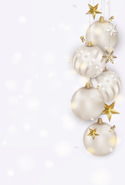 Белый фон с елочные шары, золотые 3d звезды, снежинки, серпантин, боке.