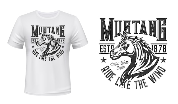 Wild mustang hengst t-shirt print. Paard hengst hoofd met wuivende manen illustratie en typografie. Aangepaste print van paardrij-, paardensport- of raceclubkleding in het wilde westen