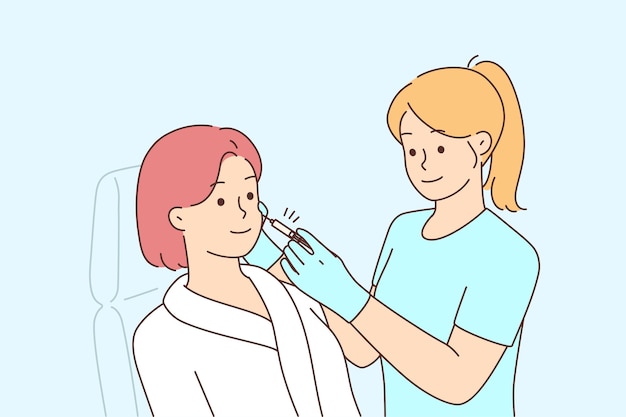 Il cliente della donna ottiene le procedure del viso nel salone di bellezza