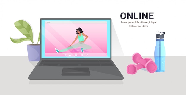 Vettore la donna che fa la forma fisica di yoga si esercita sull'illustrazione orizzontale dello spazio della copia di concetto sano di stile di vita di addestramento online dello schermo del computer portatile