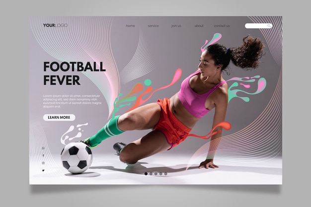 Женщина, ударяя футбольный мяч целевой страницы