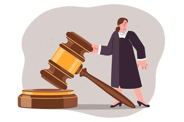 Женщина-судья принимает справедливое решение за обвиняемого, который нарушил закон, стоя рядом с большим молотком.