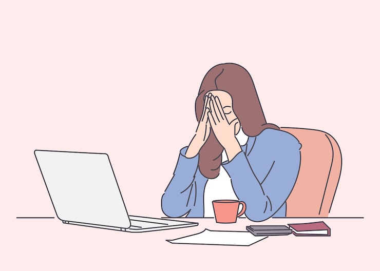 여자 눈을 감고 그녀의 작업 장소에 앉아 손으로 그린