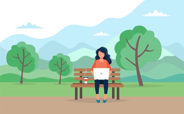 Donna con il computer portatile che si siede sul banco nel parco. illustrazione di concetto per freelance