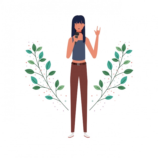 Женщина с микрофоном и ветви и листья