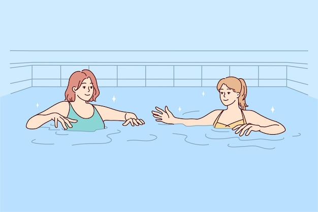 Le donne in costume da bagno nuotano in piscina