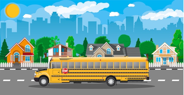 Желтый длинный классический школьный автобус в городе. дети едут на школьном автобусе.