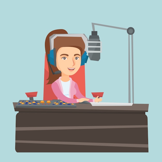 Молодой женский кавказский dj работая на радио.