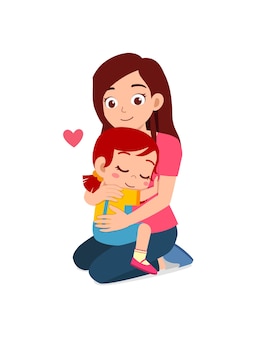 La giovane madre felice abbraccia la bambina carina