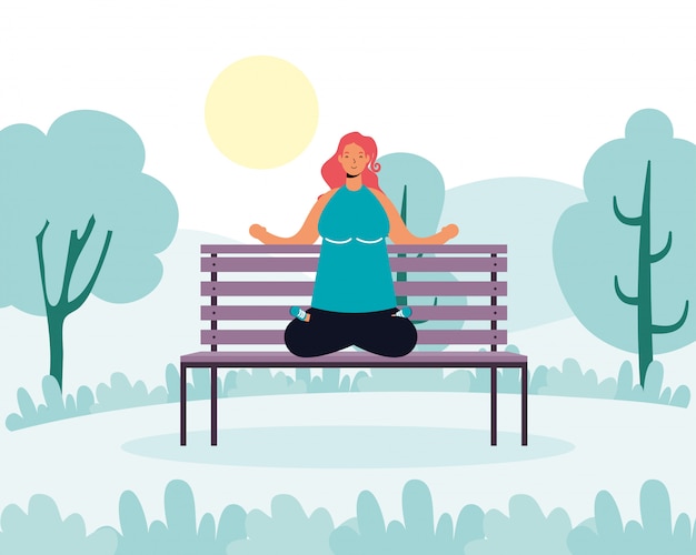 Молодая женщина упражнениями йоги в кресле в парке