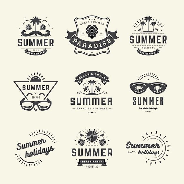 Zomervakantie etiketten en badges retro typografie ontwerpset.