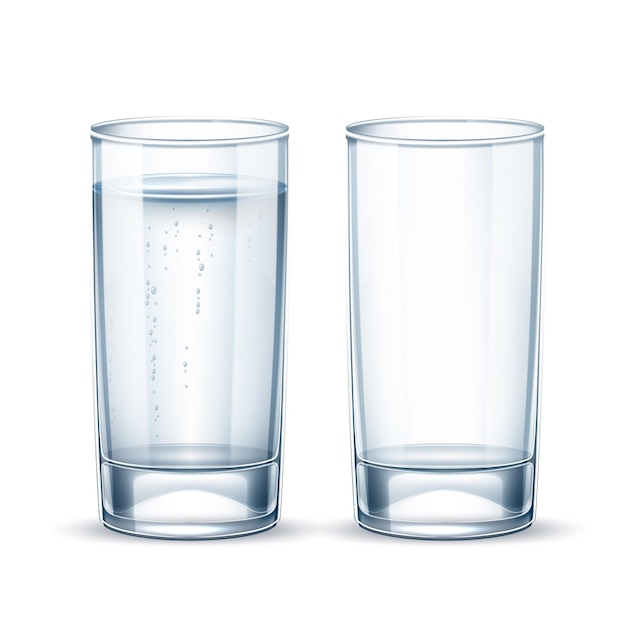 Rent vann med bobler glass på gjennomsiktig bakgrunn. Krystallklar drikkebeholder. Ferskvann, juice eller alkoholholdig drikk glass realistisk servise. Mineralvann produktpakke design.