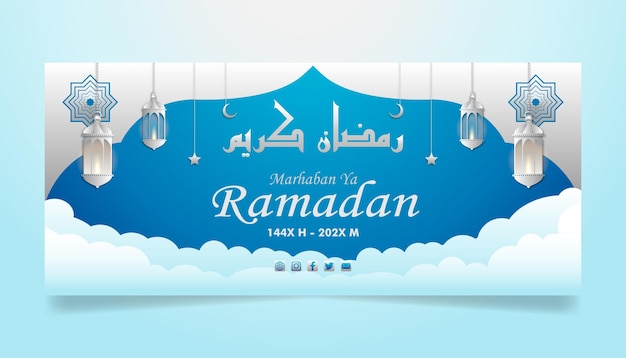 Plik wektorowy baner ramadan kareem z tłem chmur i napisem ramadan kareem.