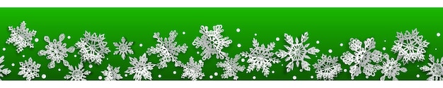 Boże Narodzenie Bezszwowe Transparent Z Wielkości Papieru Płatki śniegu Z Miękkimi Cieniami Na Zielonym Tle. Z Powtórzeniem Poziomym