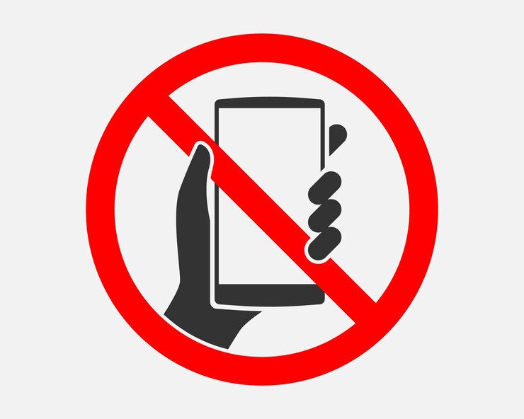Brak ikony telefonu mówiącego i dzwoniącego. Znak zakazu czerwony smartfon. Ilustracja wektorowa.