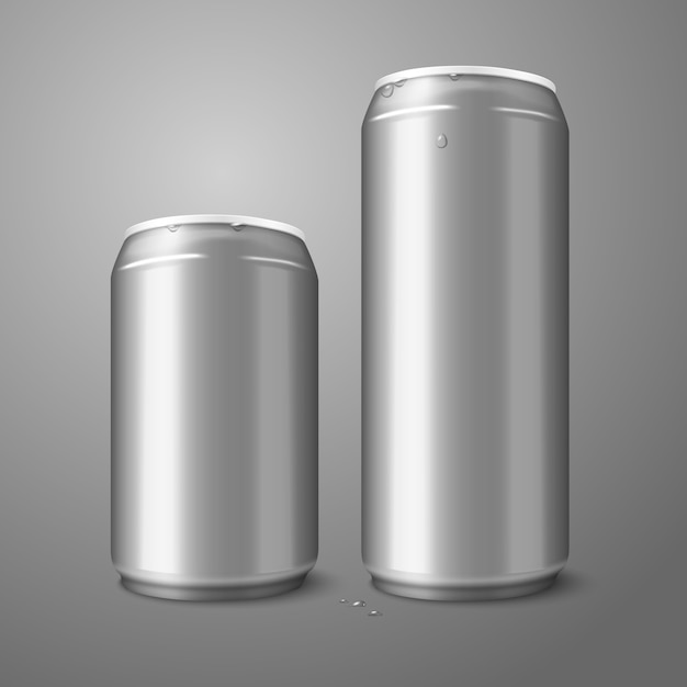 Dwie puste aluminiowe puszki piwa odizolowane na szaro, z miejscem na Twój projekt i branding.