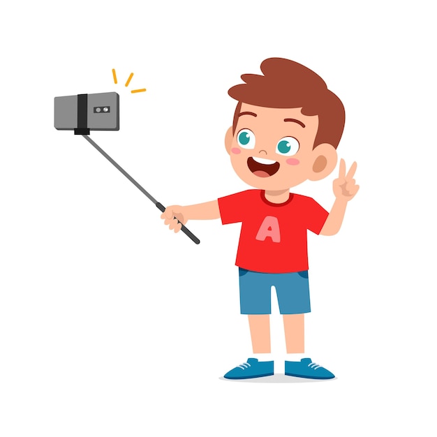 Ładny Mały Chłopiec Dziecko Poza I Selfie Przed Kamerą